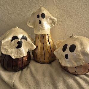 Charming Ghostly Home Accents Set - Cream and Gold
